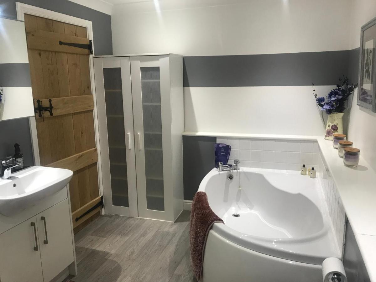 The Master Suite, Enjoy The Countryside In Style Ashover Экстерьер фото
